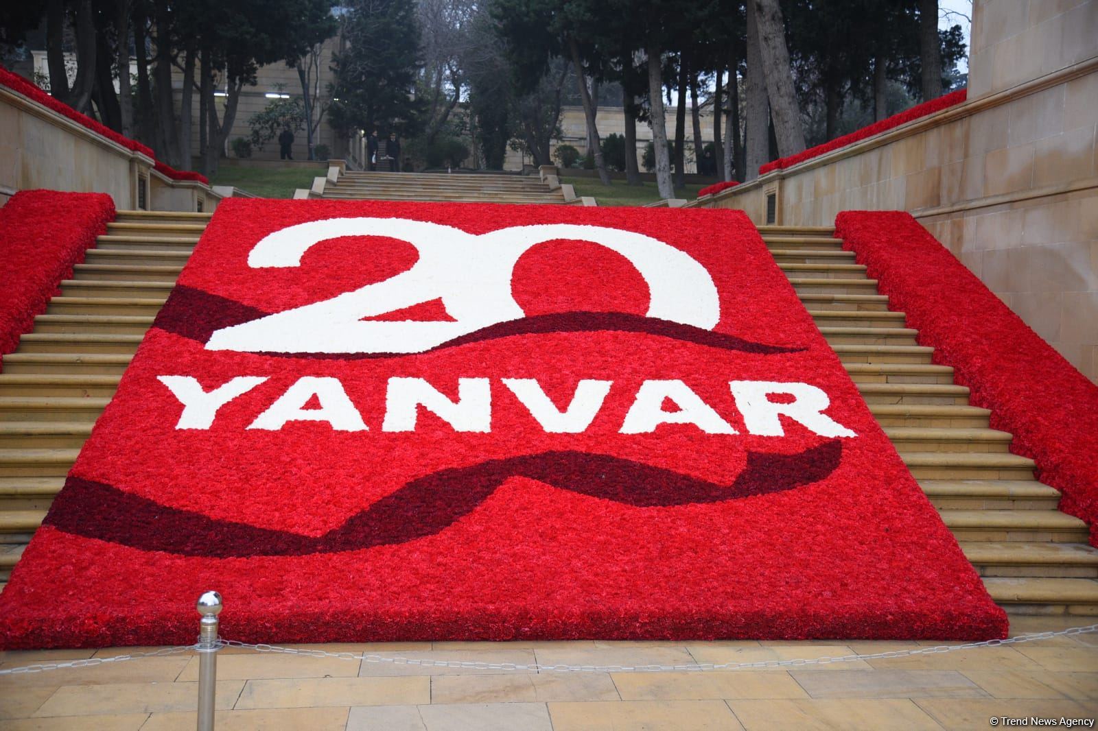 Azərbaycan xalqı, dövlət və hökumət rəsmiləri 20 Yanvar faciəsi qurbanlarının əziz xatirəsini yad edir (FOTO)