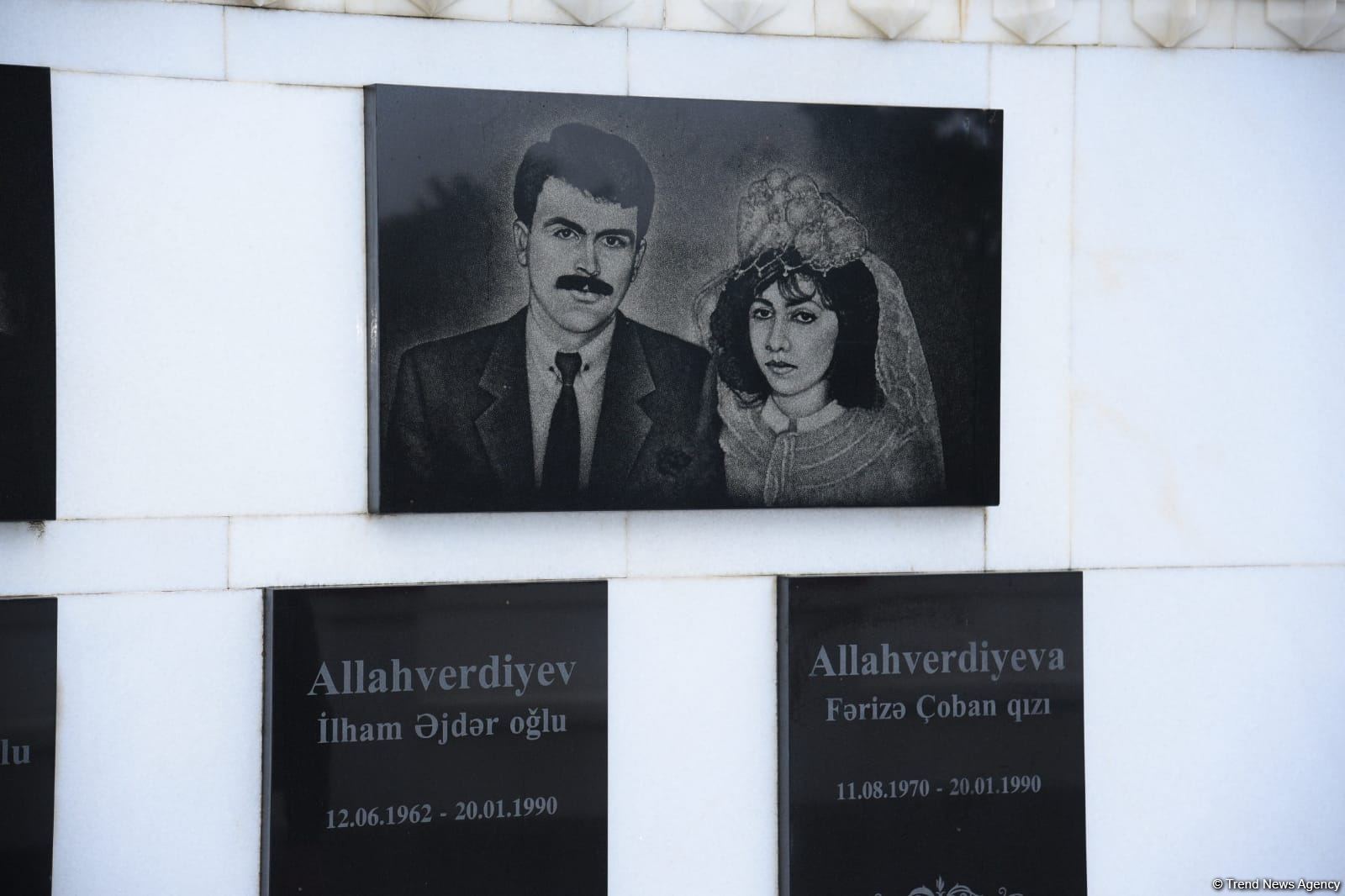 Azərbaycan xalqı, dövlət və hökumət rəsmiləri 20 Yanvar faciəsi qurbanlarının əziz xatirəsini yad edir (FOTO)