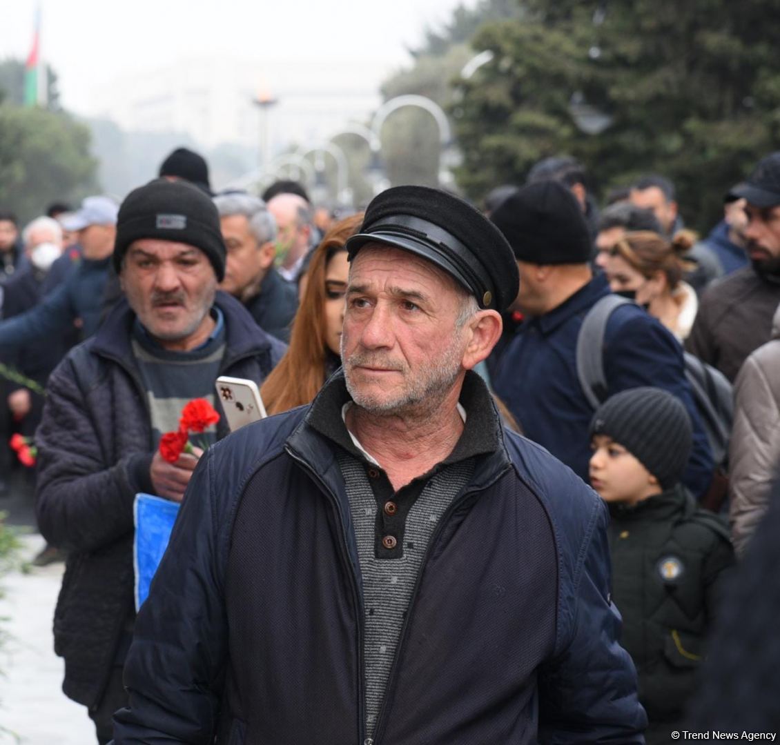 Azərbaycan xalqı, dövlət və hökumət rəsmiləri 20 Yanvar faciəsi qurbanlarının əziz xatirəsini yad edir (FOTO)