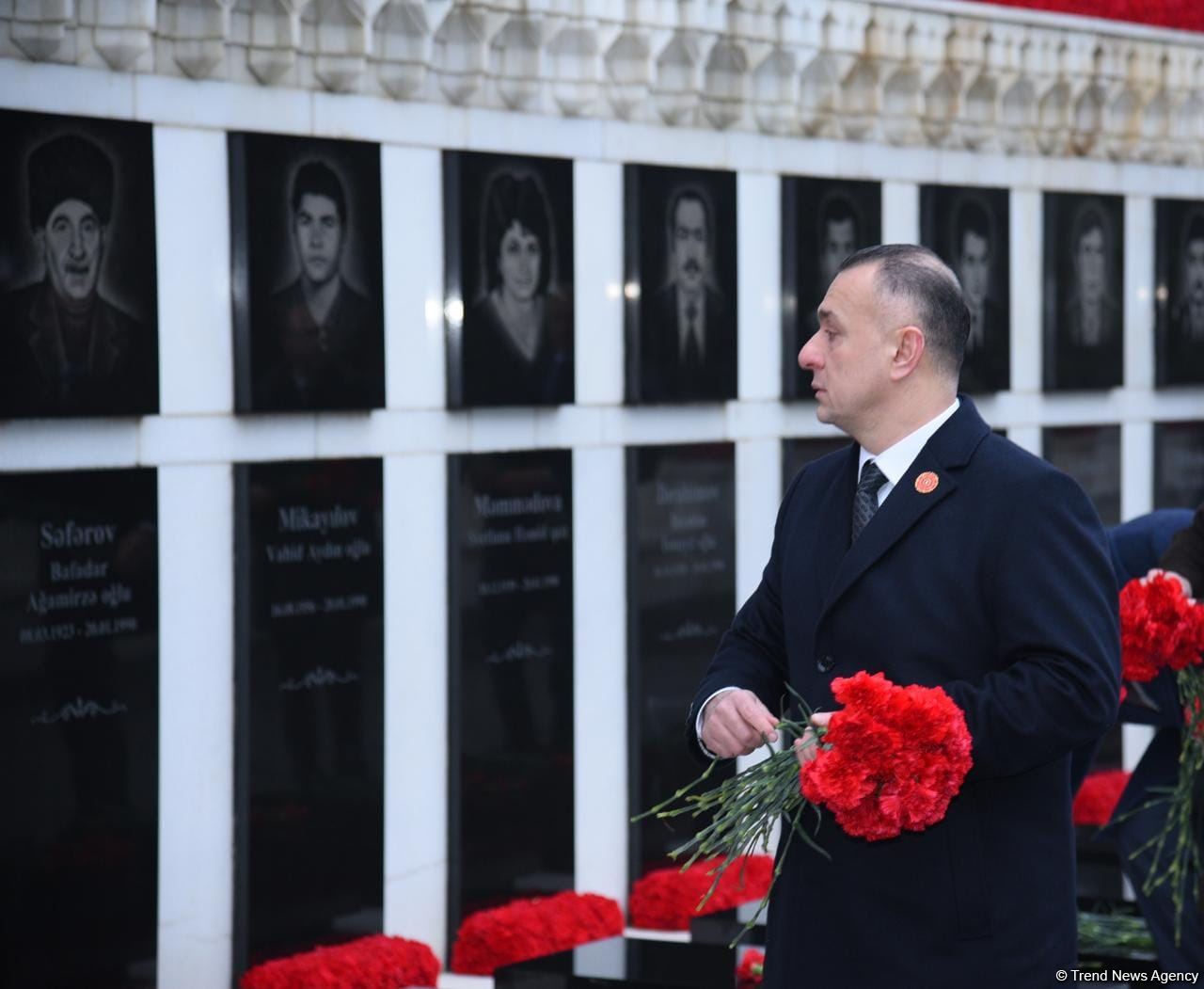 Azərbaycan xalqı, dövlət və hökumət rəsmiləri 20 Yanvar faciəsi qurbanlarının əziz xatirəsini yad edir (FOTO)