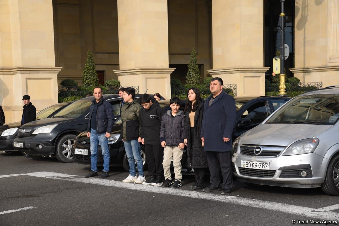 Şəhidlərin xatirəsi bir dəqiqəlik sükutla yad edildi (FOTO/VİDEO)