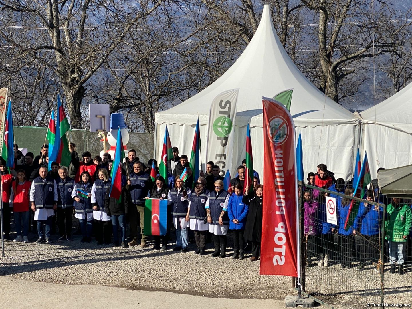 Laçın yolundakı aksiya iştirakçıları bir dəqiqəlik sükütla şəhidləri yad ediblər (FOTO)