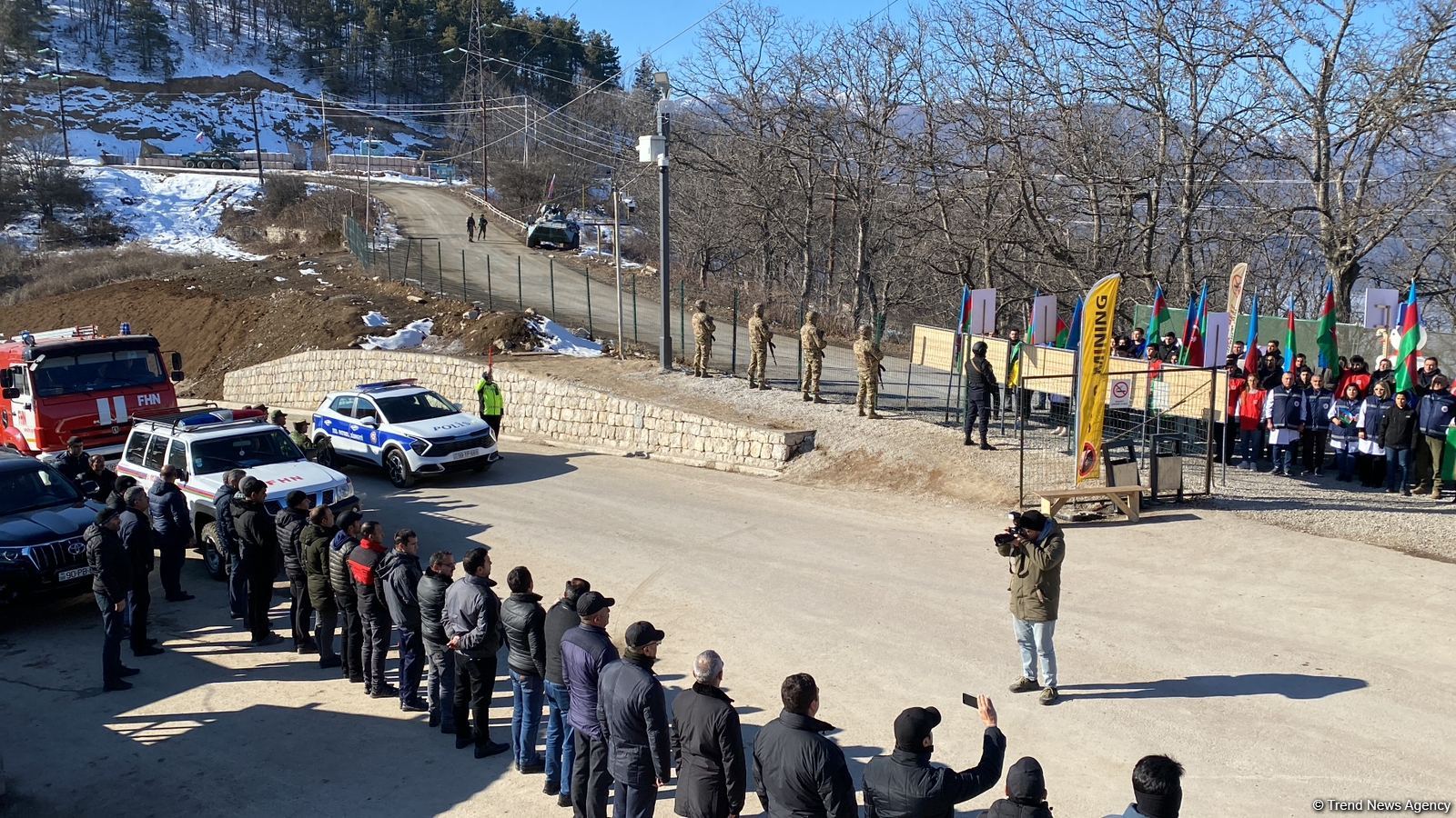 Laçın yolundakı aksiya iştirakçıları bir dəqiqəlik sükütla şəhidləri yad ediblər (FOTO)