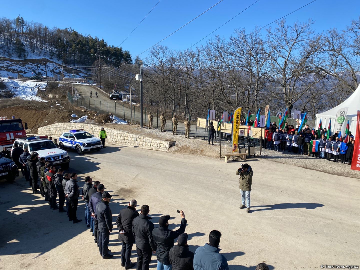Laçın yolundakı aksiya iştirakçıları bir dəqiqəlik sükütla şəhidləri yad ediblər (FOTO)