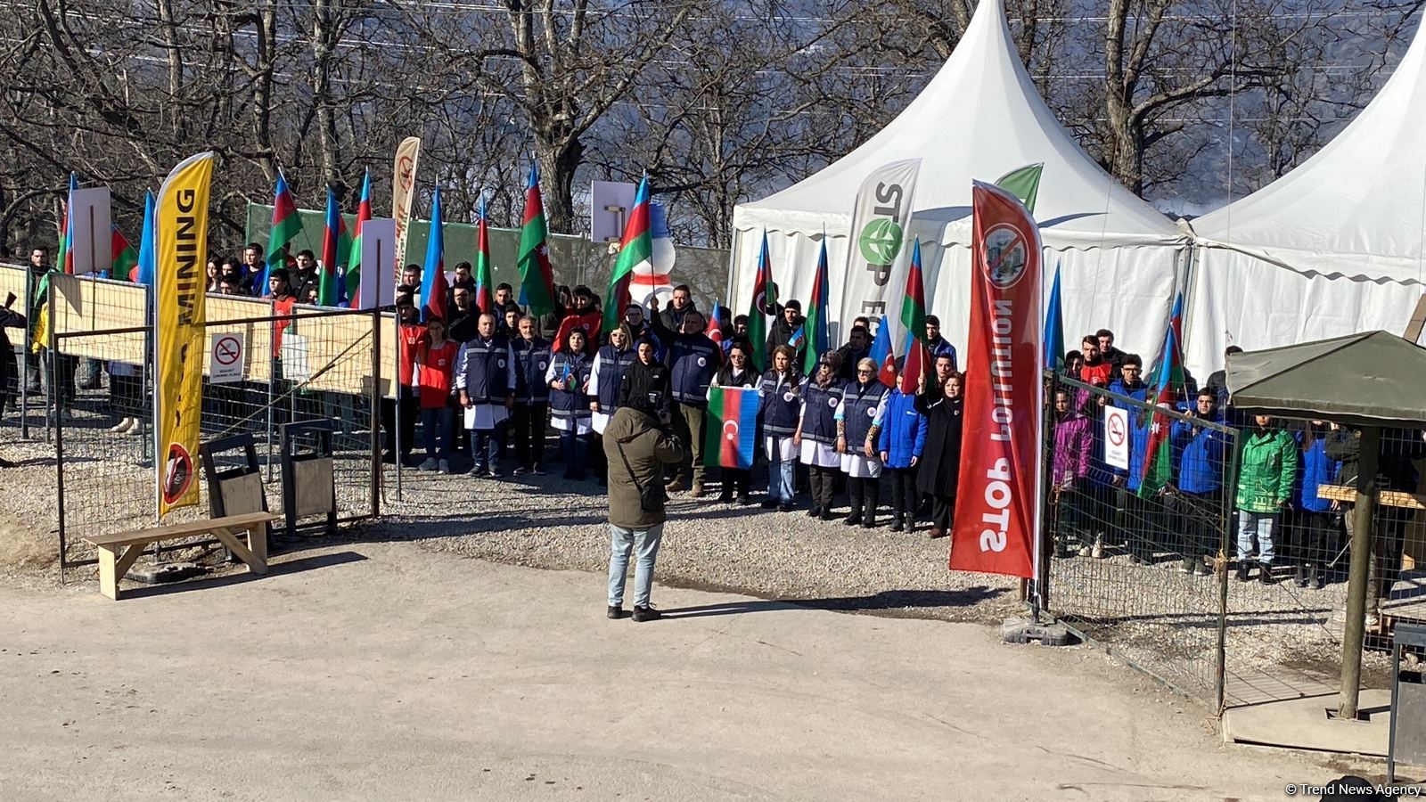 Laçın yolundakı aksiya iştirakçıları bir dəqiqəlik sükütla şəhidləri yad ediblər (FOTO)