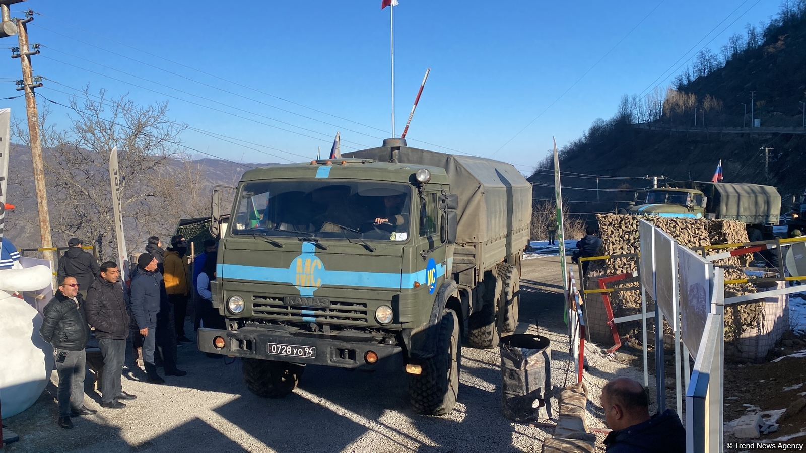 Sülhməramlılara aid 10 maşın Laçın yolundan maneəsiz keçib (FOTO)