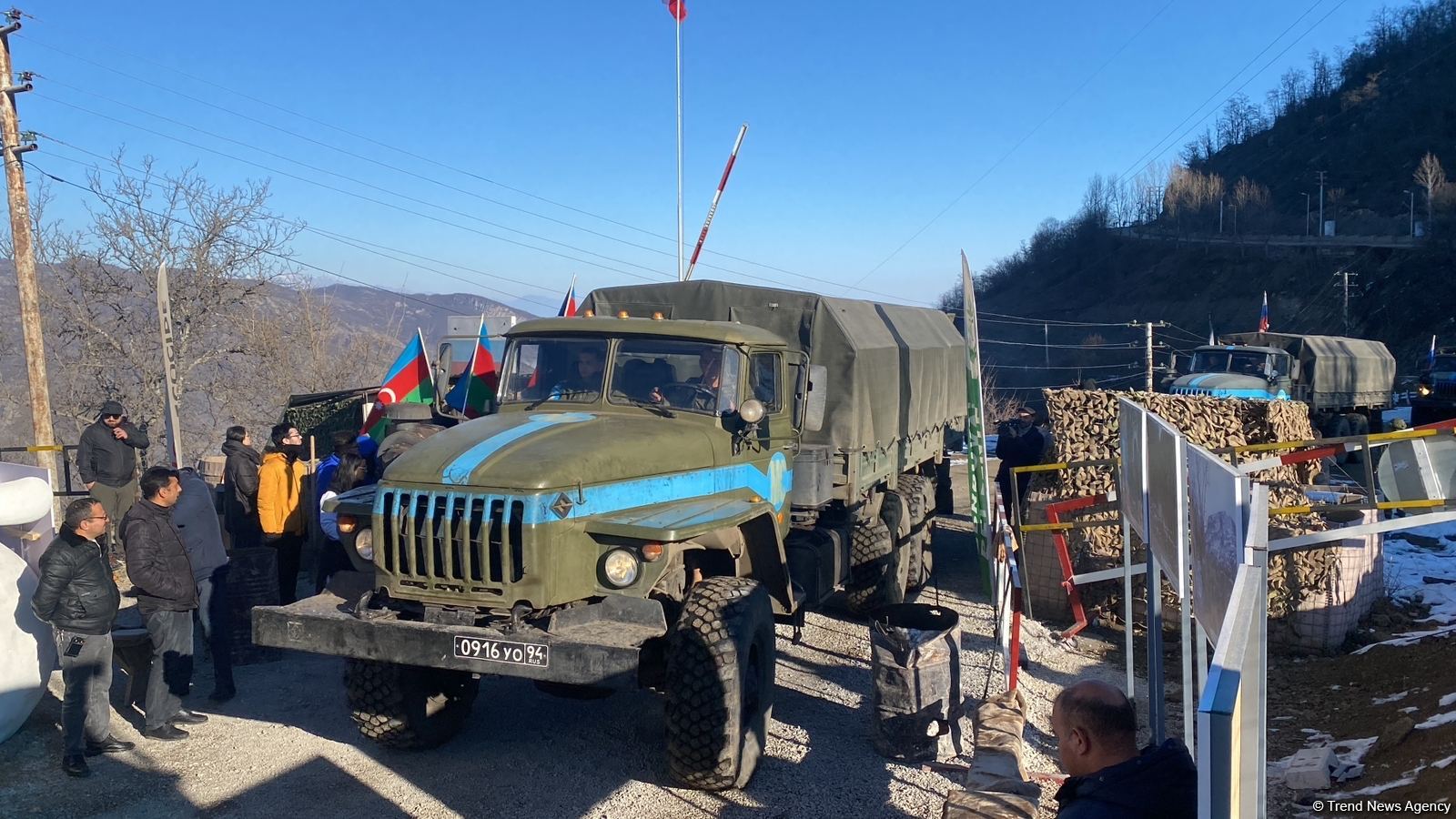 Sülhməramlılara aid 10 maşın Laçın yolundan maneəsiz keçib (FOTO)