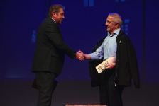 Gənc Tamaşaçılar Teatrında 20 yanvar şəhidləri anılıb (FOTO)