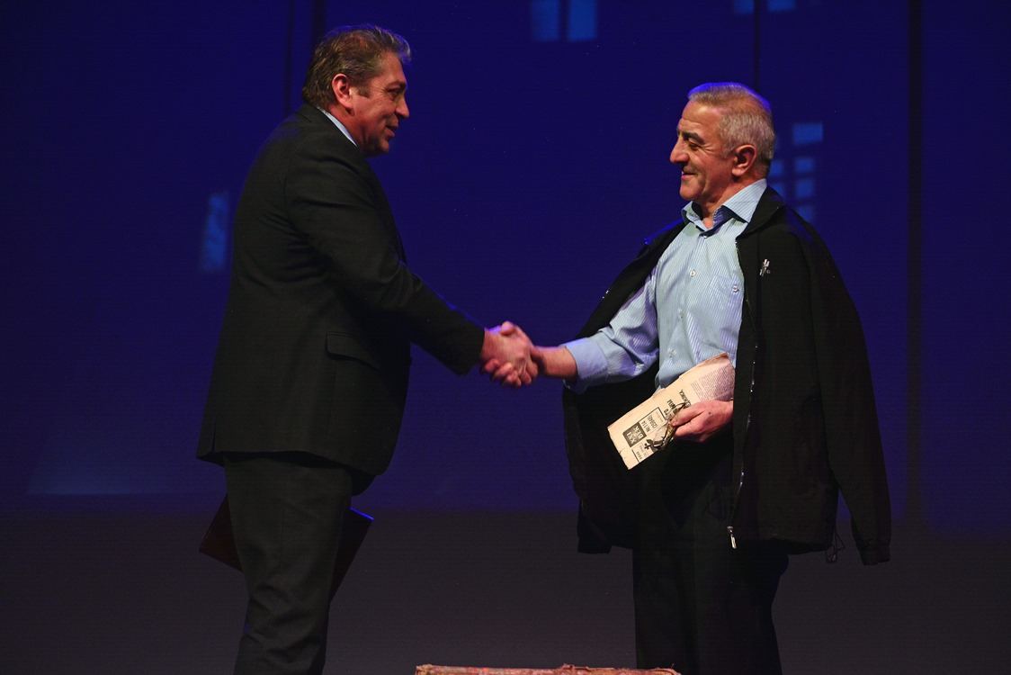 Gənc Tamaşaçılar Teatrında 20 yanvar şəhidləri anılıb (FOTO)