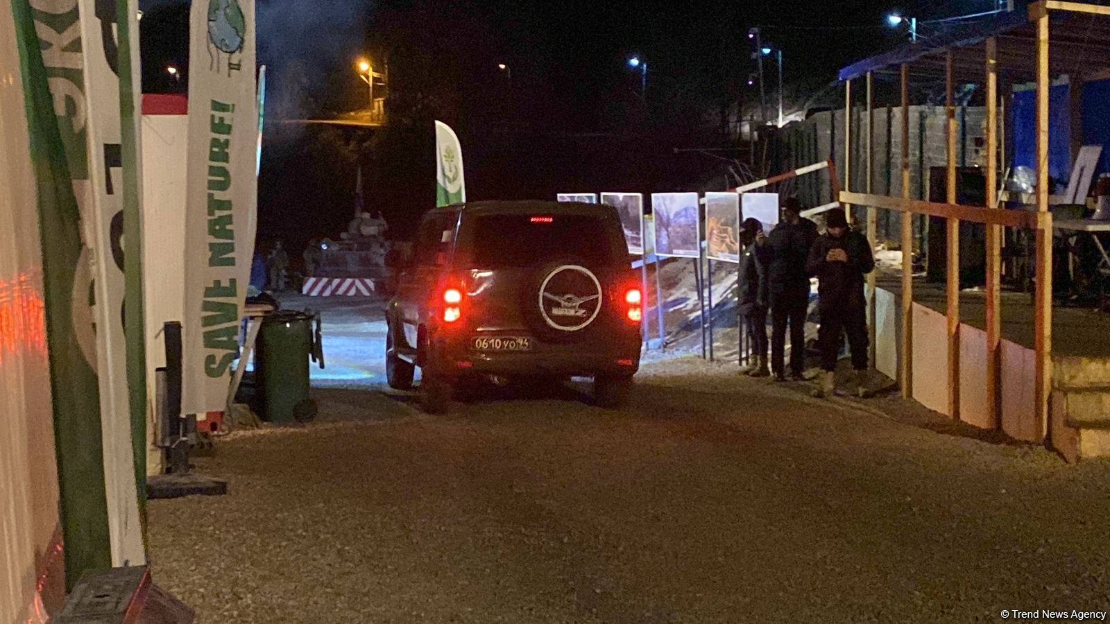 Sülhməramlılara aid daha bir minik maşını Laçın yolundan maneəsiz keçib (FOTO/VİDEO)