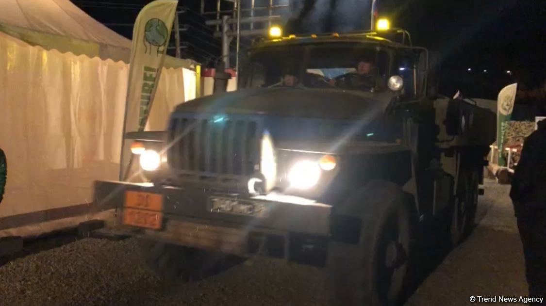 Rusiya sülhməramlılarına məxsus iki yük avtomobili Laçın yolundan keçib (FOTO)