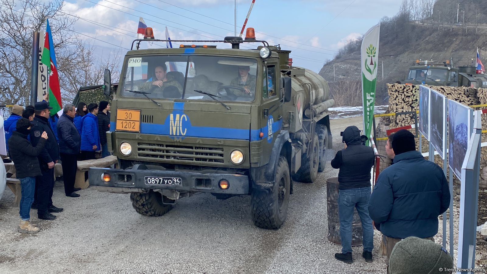 Rusiya sülhməramlılarına məxsus 13 avtomobil Laçın yolundan keçib (FOTO)