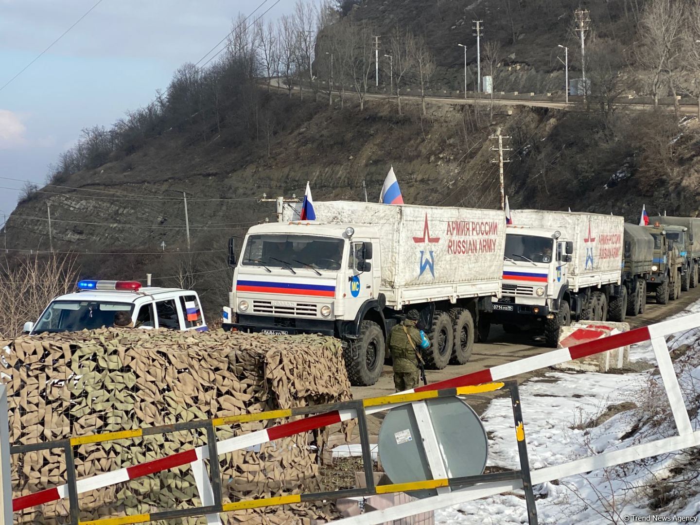 Rusiya sülhməramlılarına məxsus 13 avtomobil Laçın yolundan keçib (FOTO)