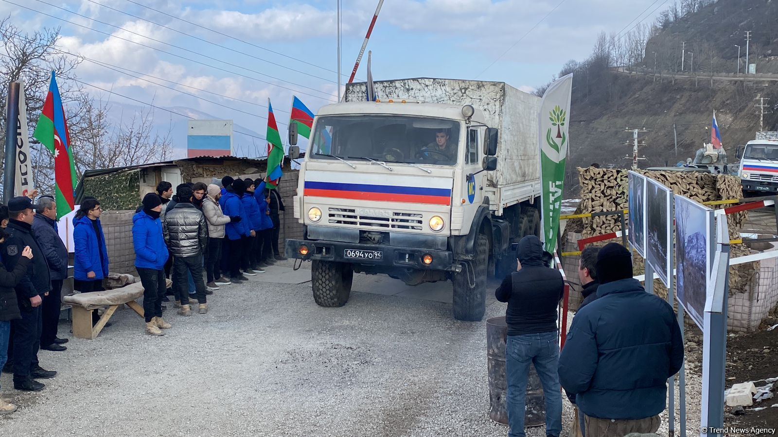 Rusiya sülhməramlılarına məxsus 13 avtomobil Laçın yolundan keçib (FOTO)
