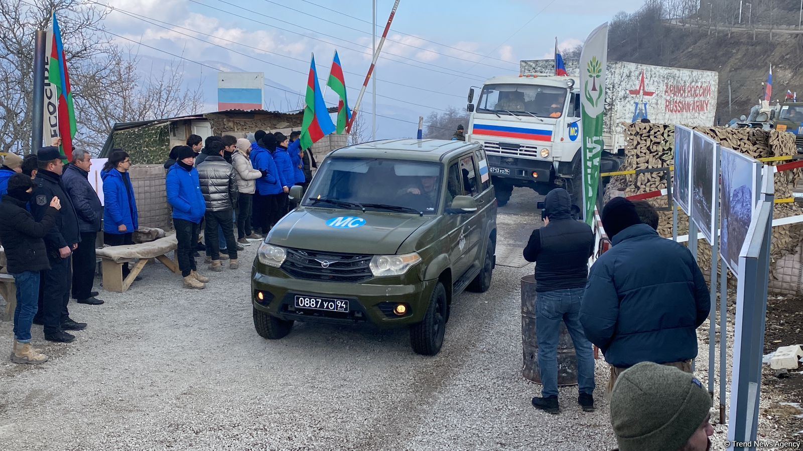 Rusiya sülhməramlılarına məxsus 13 avtomobil Laçın yolundan keçib (FOTO)