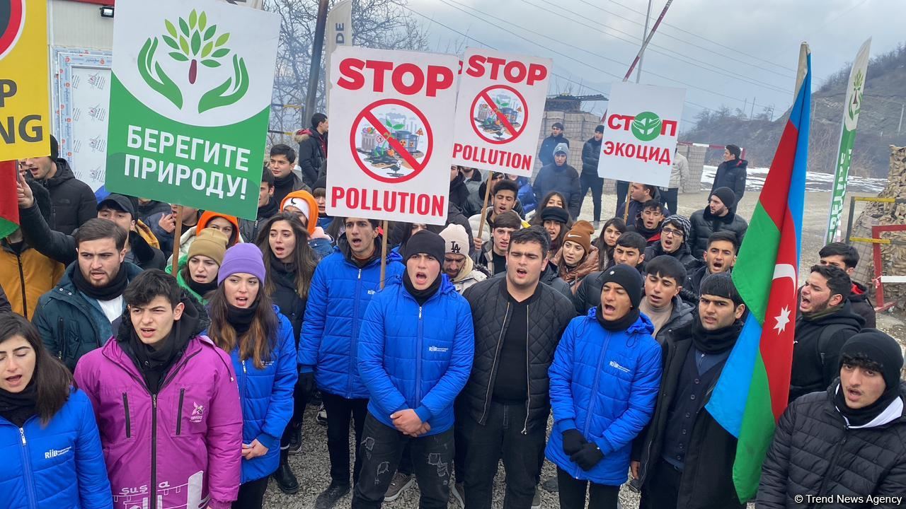 Laçın-Xankəndi yolunda etirazlar davam edir (FOTO)