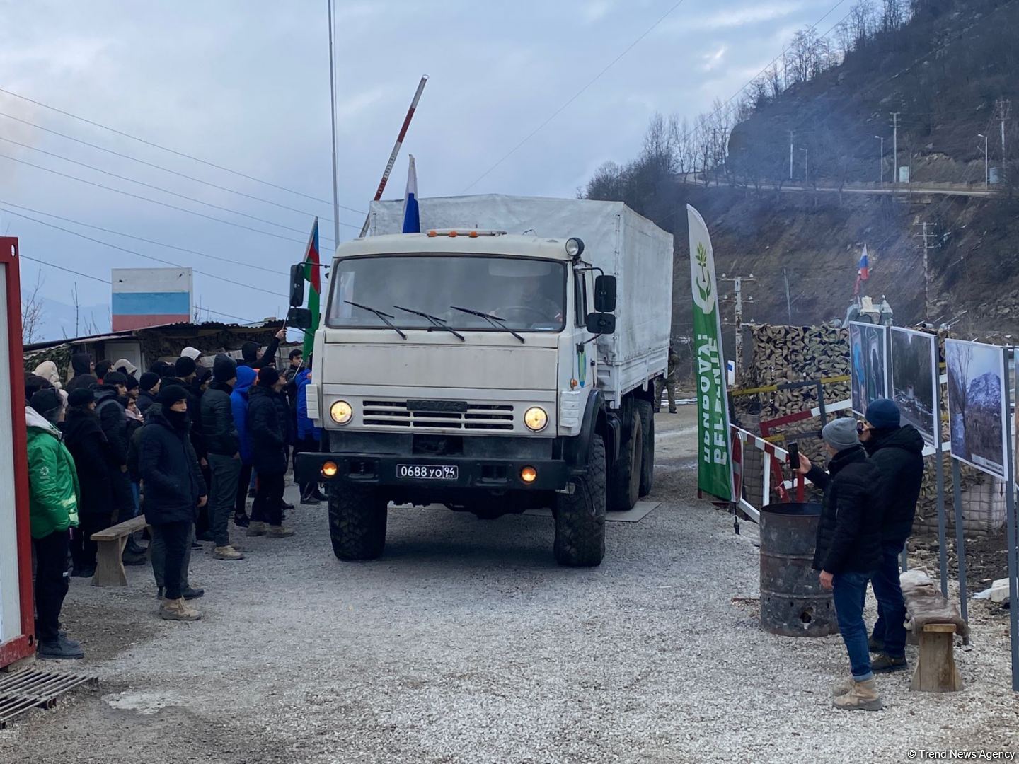 Rusiya sülhməramlılarına məxsus 14 avtomobil Laçın yolundan keçib (FOTO/VİDEO)