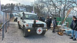Bu gün səhər Laçın yolundan keçən BQXK avtomobilləri Xankəndiyə qayıdıb (FOTO)