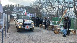 Bu gün səhər Laçın yolundan keçən BQXK avtomobilləri Xankəndiyə qayıdıb (FOTO)