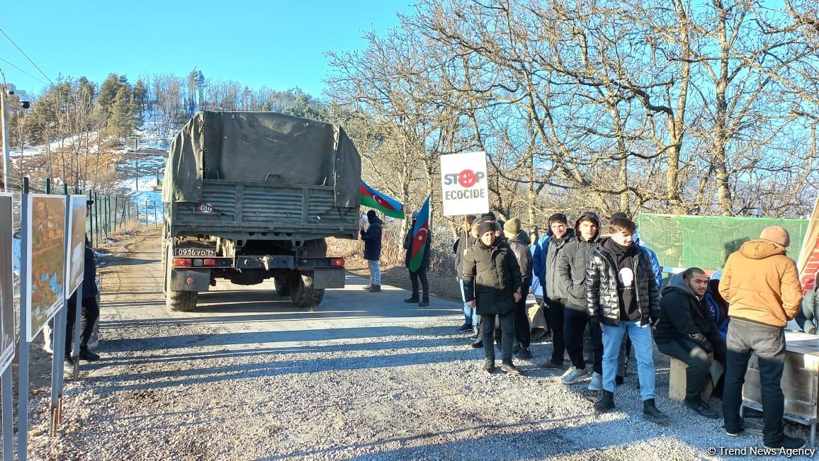 Rusiya sülhməramlılarına məxsus 2 yük və 2 minik avtomobili Laçın yolundan keçib (FOTO)