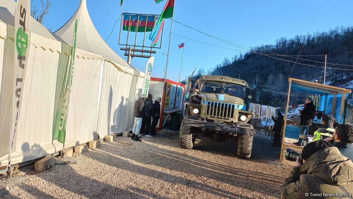 Rusiya sülhməramlılarına məxsus 2 yük və 2 minik avtomobili Laçın yolundan keçib (FOTO)