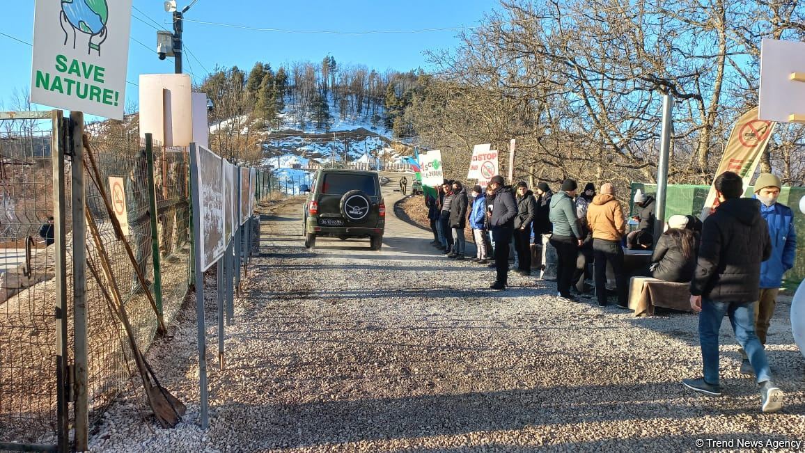 Rusiya sülhməramlılarına məxsus 2 yük və 2 minik avtomobili Laçın yolundan keçib (FOTO)
