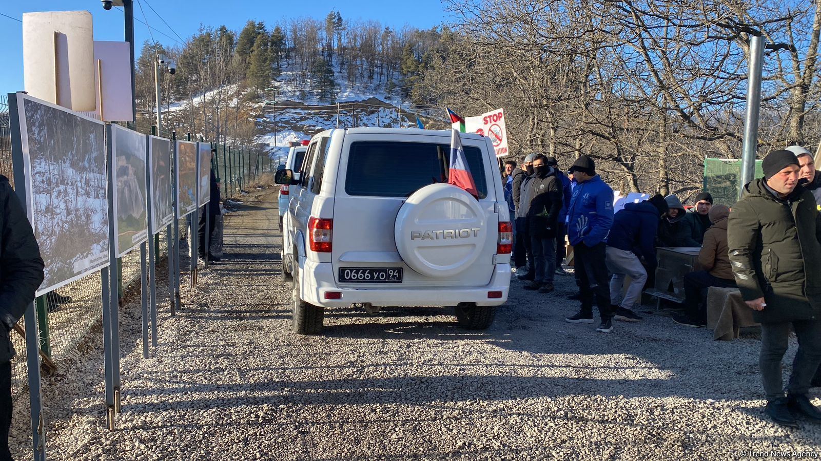 Rusiya sülhməramlılarına məxsus 2 yük və 2 minik avtomobili Laçın yolundan keçib (FOTO)