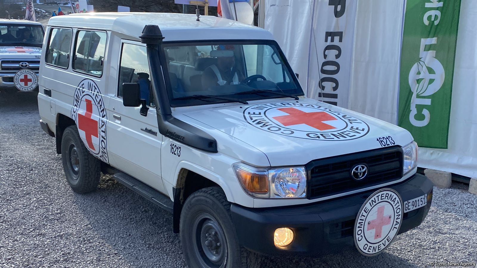 BQXK-ya məxsus avtomobillər yenidən Laçın yolundan keçib (FOTO)