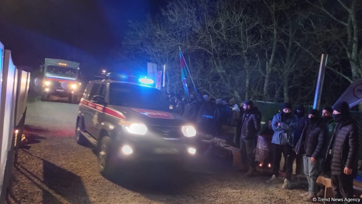 Rusiya sülhməramlılarına məxsus daha 6 avtomobil Laçın yolundan keçib (FOTO)