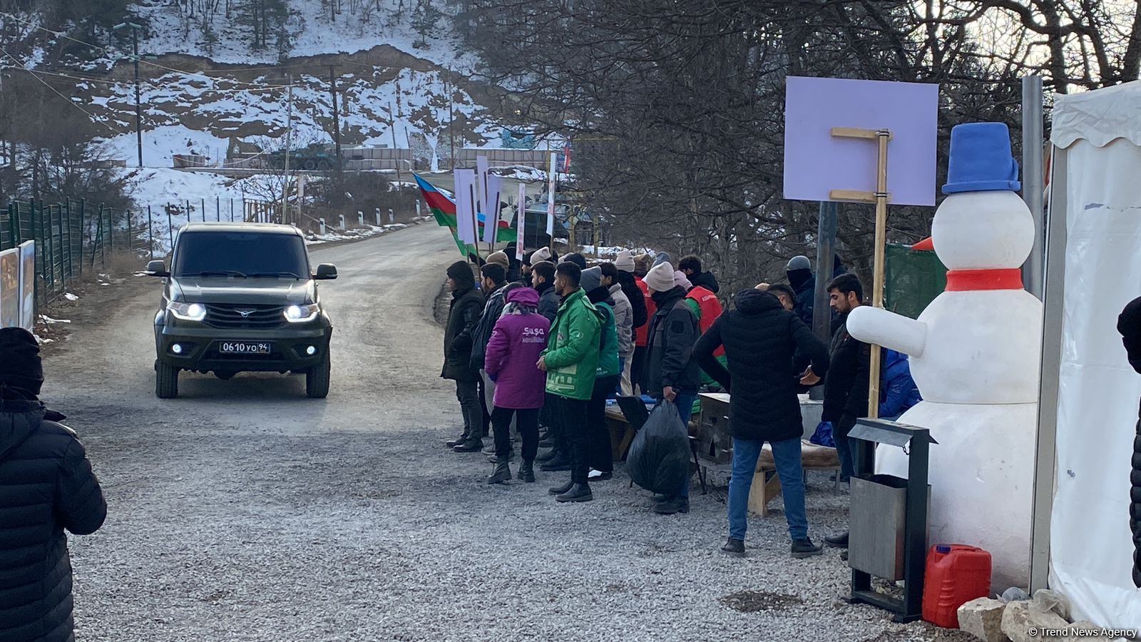 Rusiya sülhməramlılarına məxsus minik avtomobili Laçın yolundan keçib (FOTO)