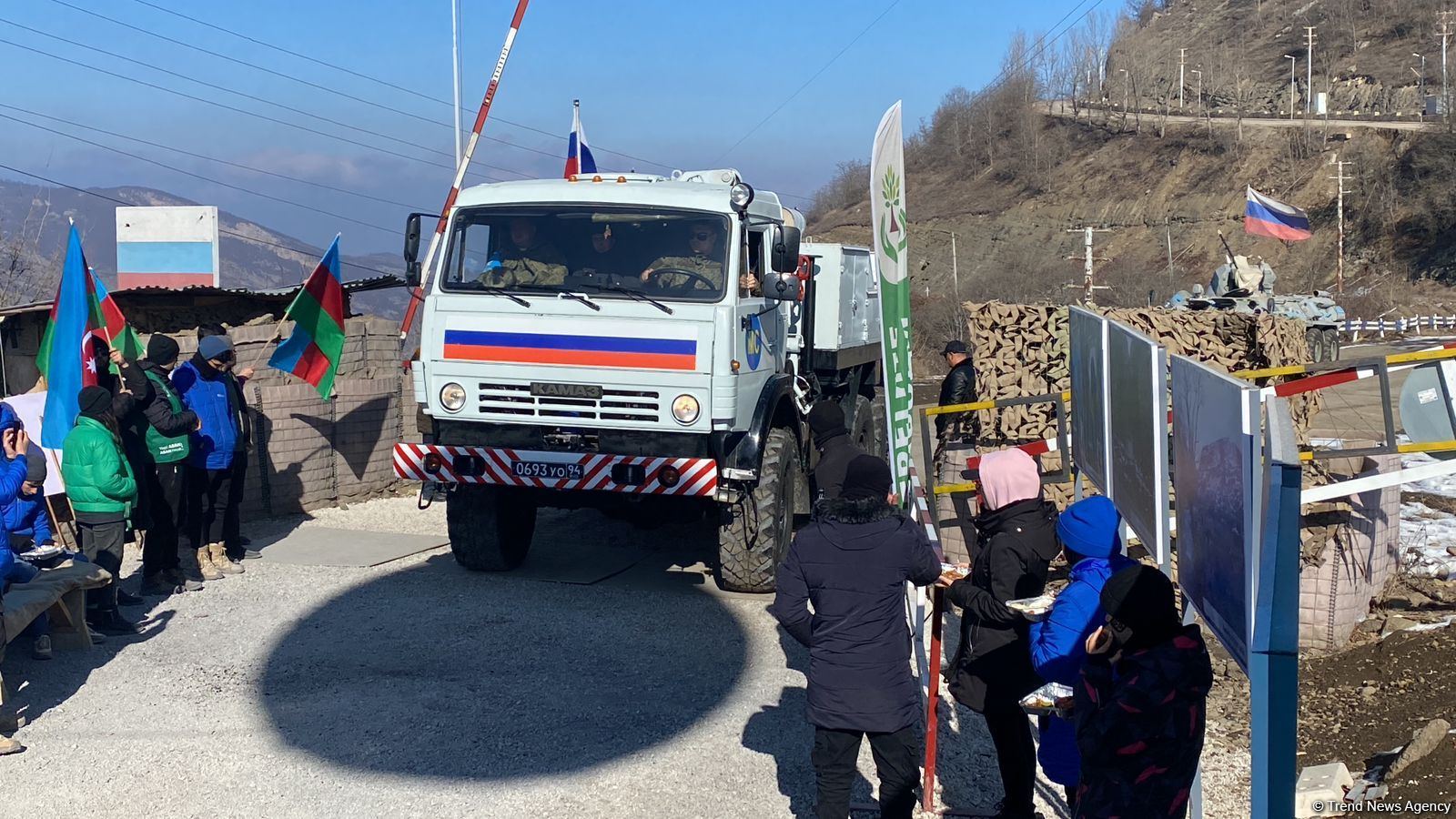 Sülhməramlılara aid daha bir avtomobil Laçın yolundan keçib (FOTO/VİDEO)