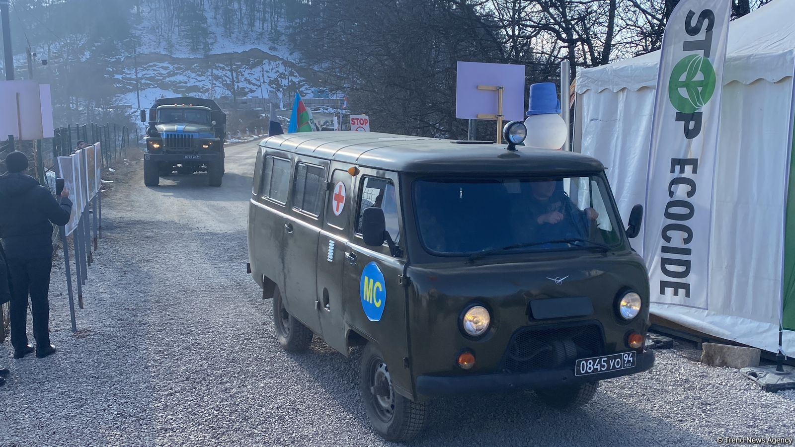 Sülhməramlılara aid 11 avtomobil Laçın yolundan keçib (FOTO)