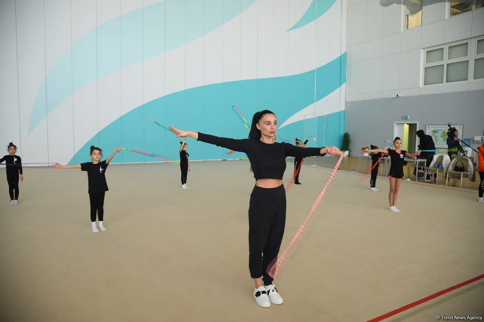 Şəmkir və Sumqayıtdan olan gimnast qızlar təlim-məşq toplanışı üçün Bakıya gəliblər (FOTO)