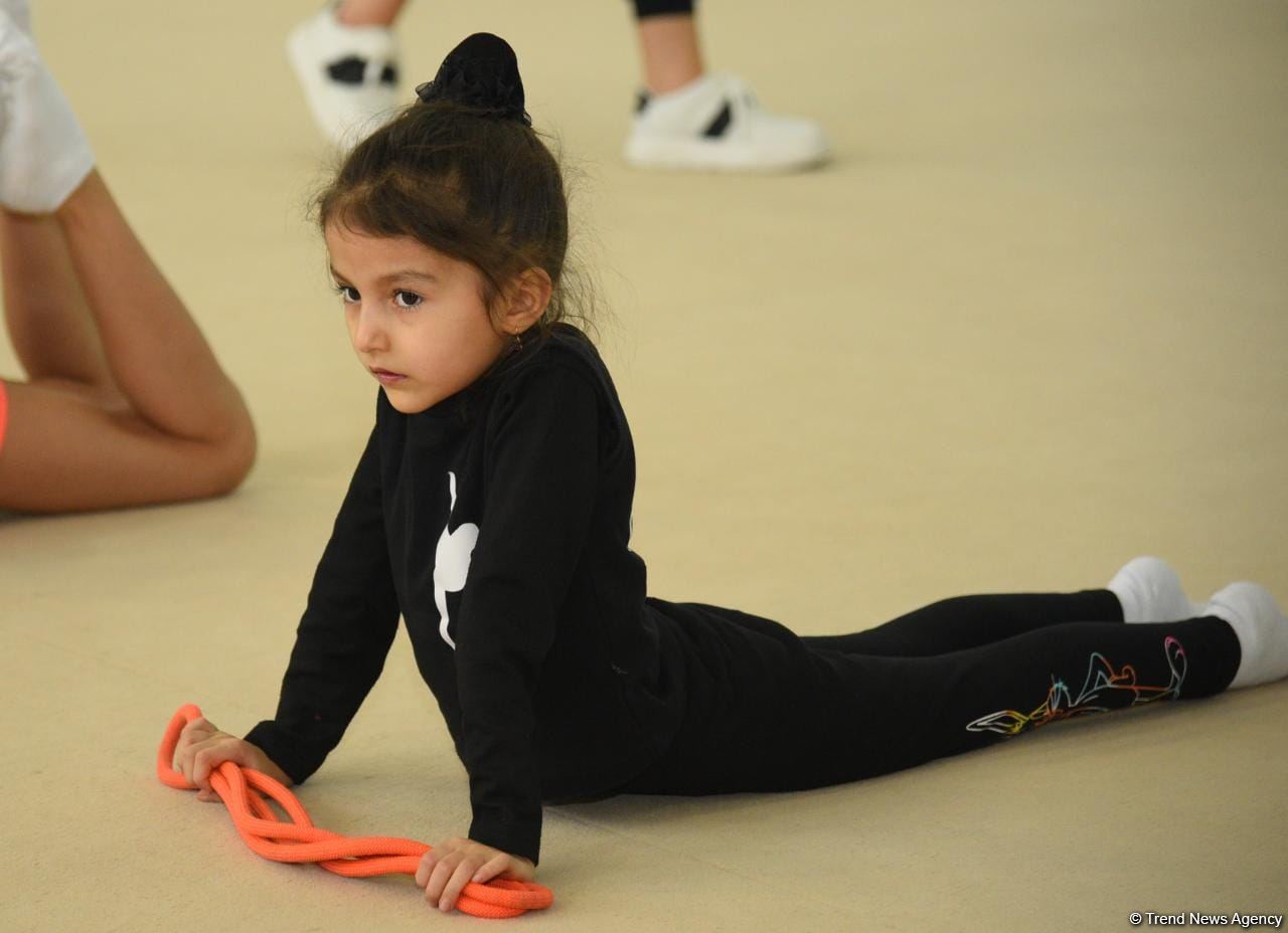 Şəmkir və Sumqayıtdan olan gimnast qızlar təlim-məşq toplanışı üçün Bakıya gəliblər (FOTO)