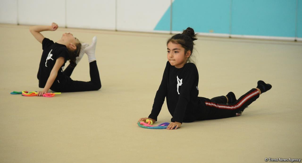 Şəmkir və Sumqayıtdan olan gimnast qızlar təlim-məşq toplanışı üçün Bakıya gəliblər (FOTO)