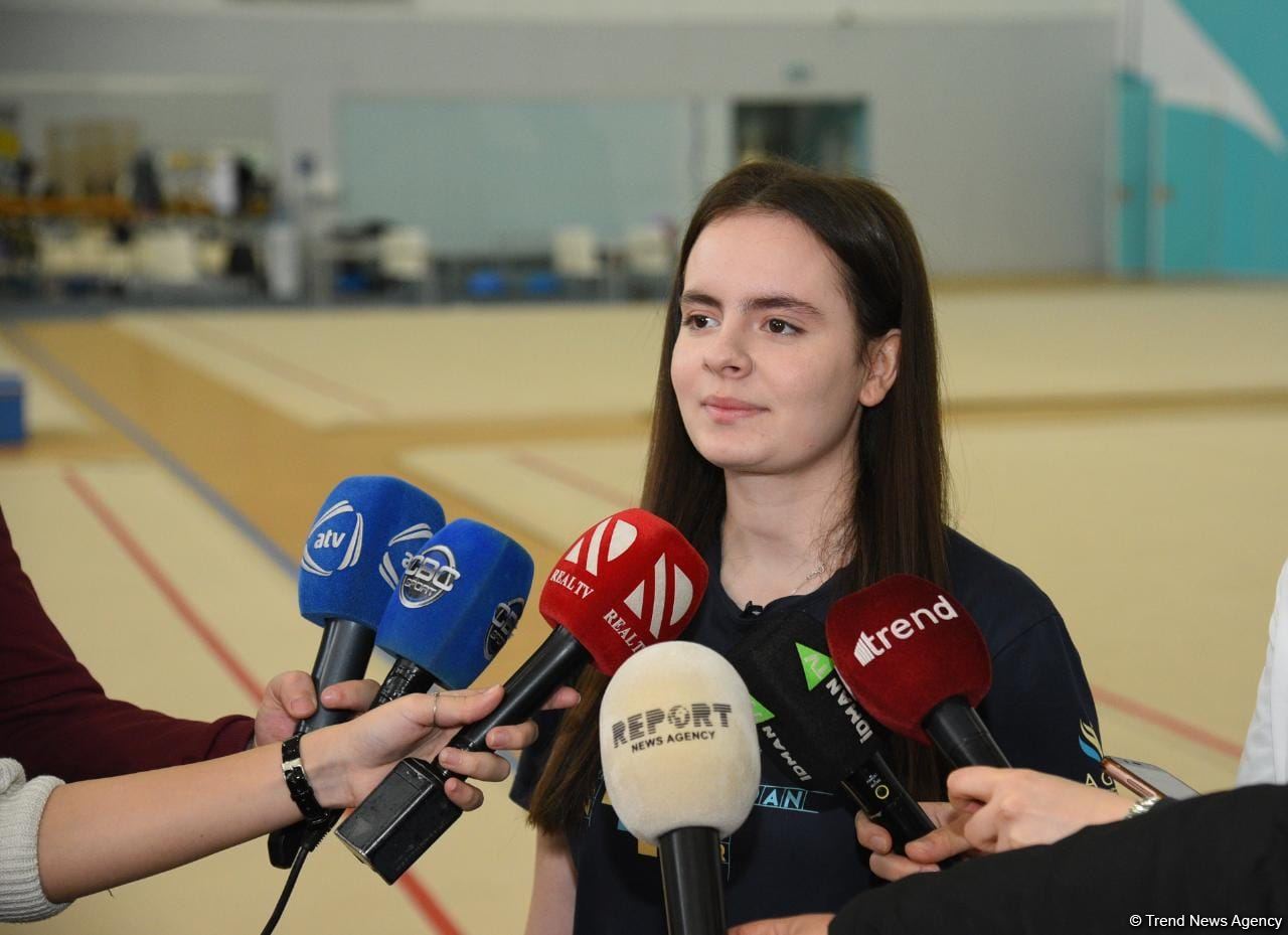 Şəmkir və Sumqayıtdan olan gimnast qızlar təlim-məşq toplanışı üçün Bakıya gəliblər (FOTO)