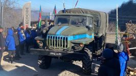 Sülhməramlılarına aid daha 3 avtomobil Laçın yolundan keçib (FOTO)