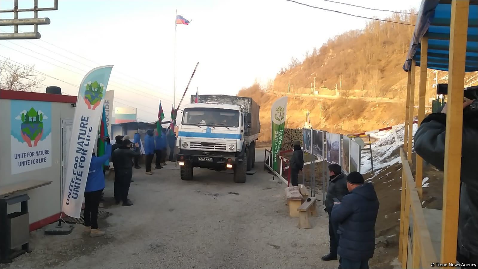Rusiya sülhməramlılarına aid daha 2 avtomobil Laçın yolundan keçib (FOTO)