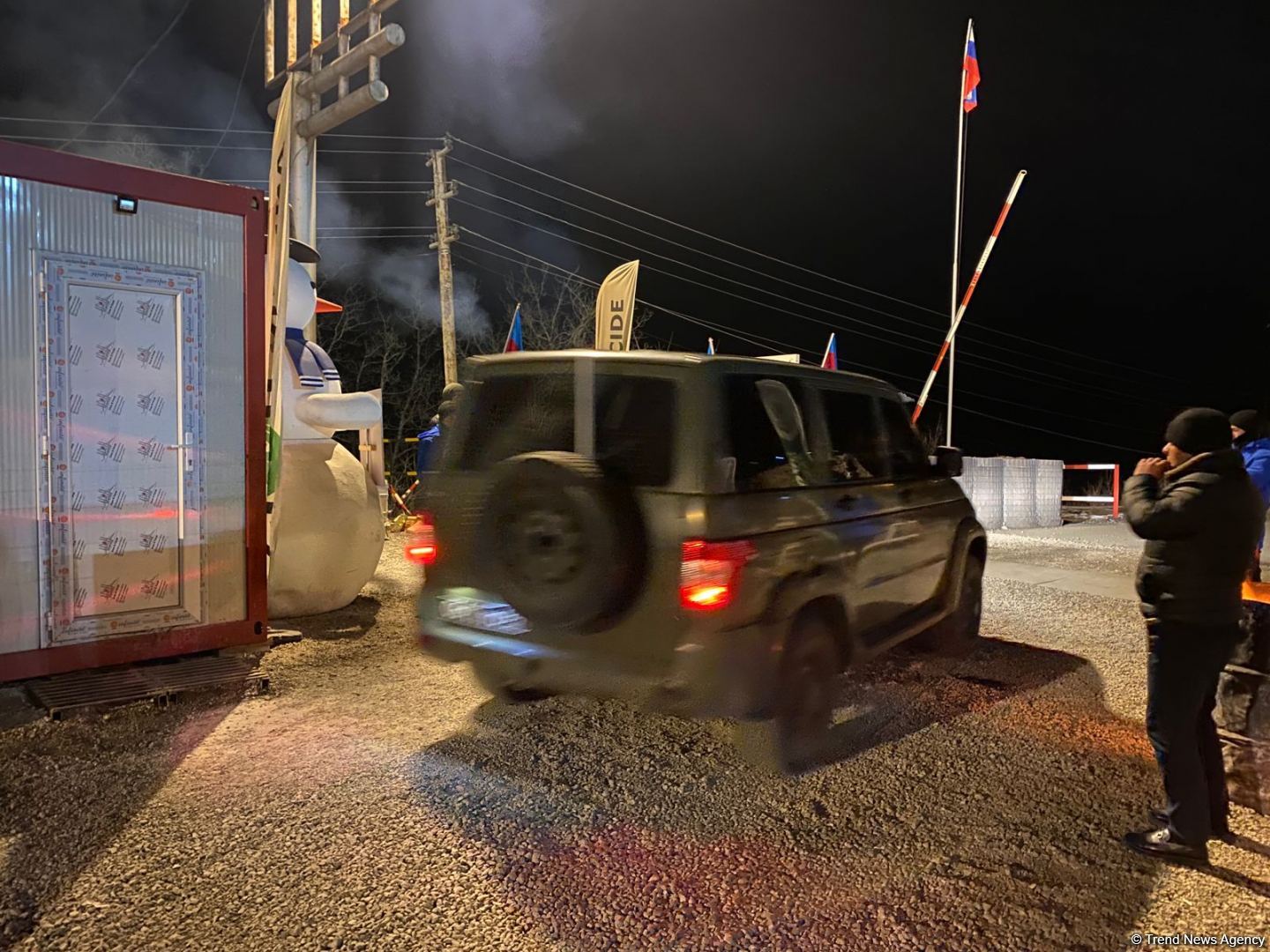 Rusiya sülhməramlılarına aid daha 1 minik maşını Laçın yolundan keçib (FOTO)