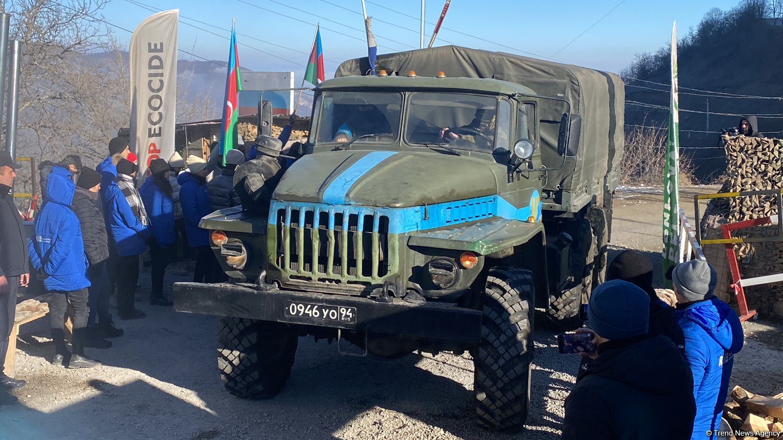 Sülhməramlılarına aid daha 3 avtomobil Laçın yolundan keçib (FOTO)