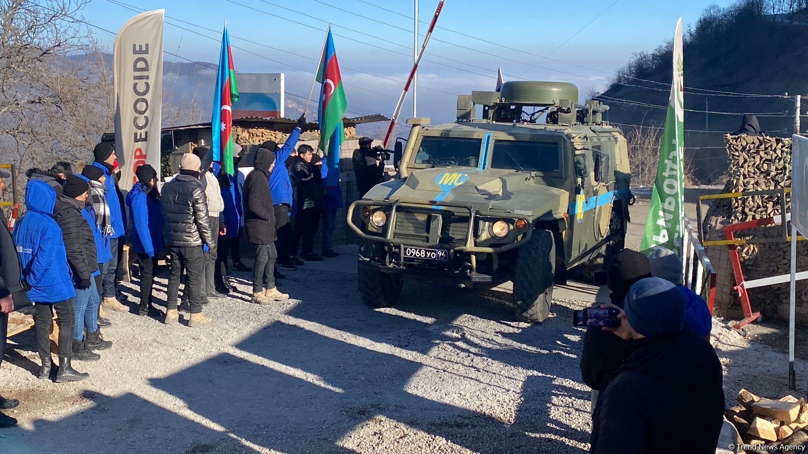 Sülhməramlılarına aid daha 3 avtomobil Laçın yolundan keçib (FOTO)