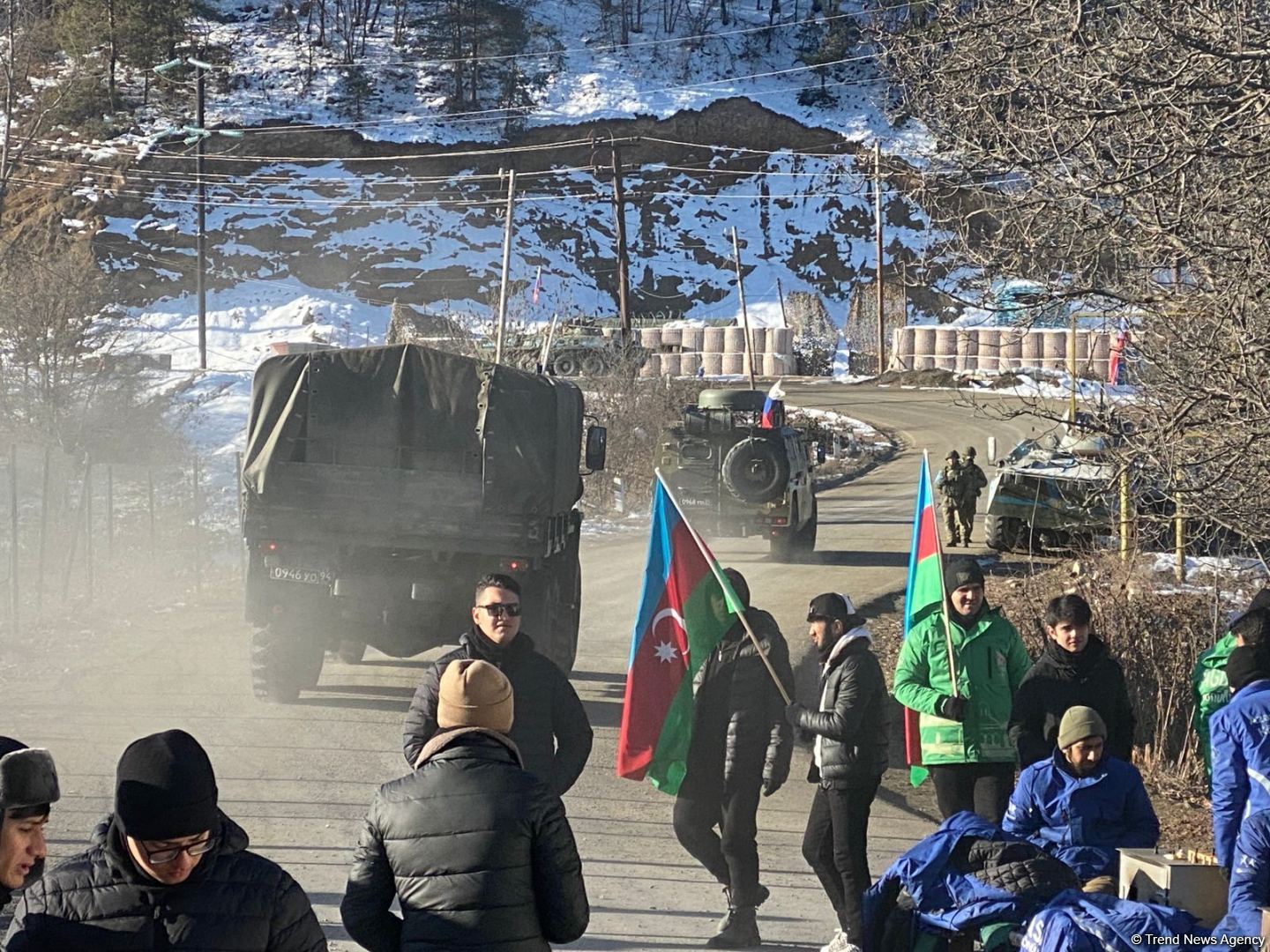Sülhməramlılarına aid daha 3 avtomobil Laçın yolundan keçib (FOTO)