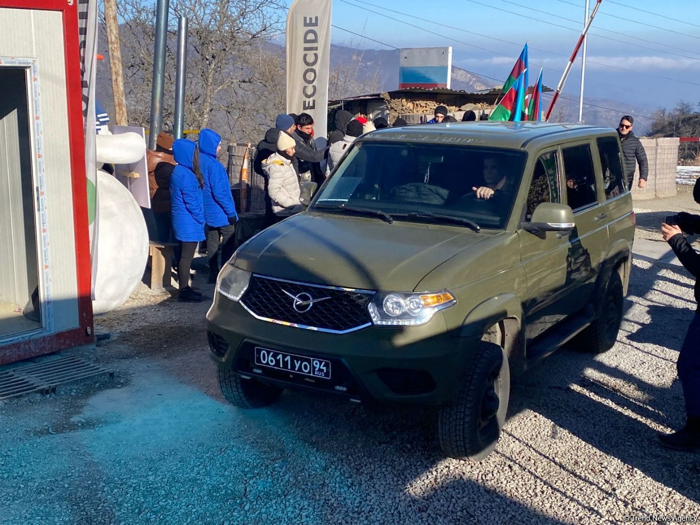 Sülhməramlılarına aid daha 3 avtomobil Laçın yolundan keçib (FOTO)
