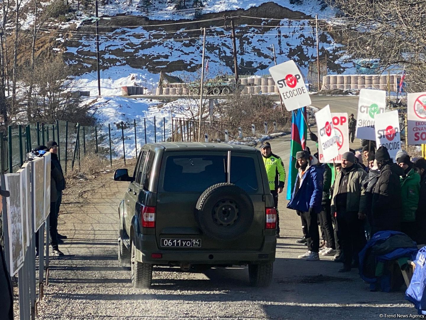Sülhməramlılarına aid daha 3 avtomobil Laçın yolundan keçib (FOTO)