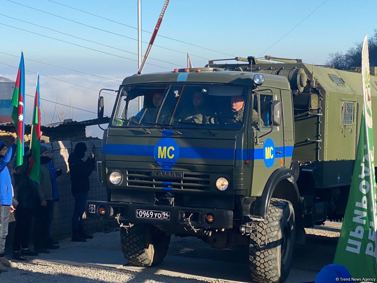 Rusiya sülhməramlılarına aid daha iki avtomobil Laçın yolundan keçib (FOTO)