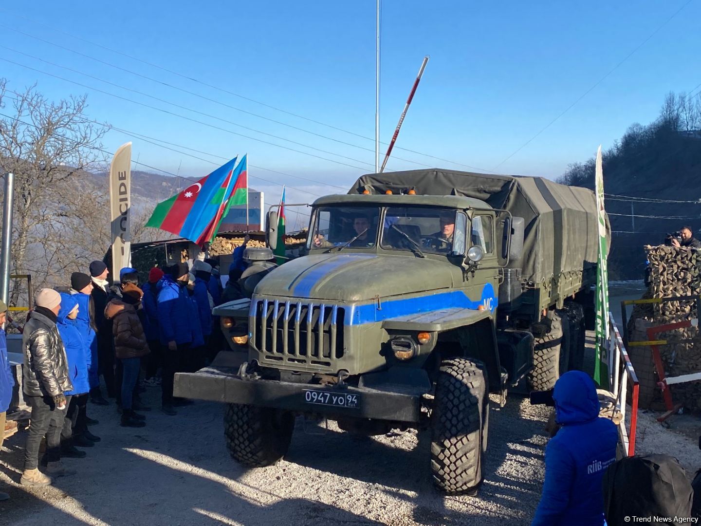 Rusiya sülhməramlılarına aid daha iki avtomobil Laçın yolundan keçib (FOTO)