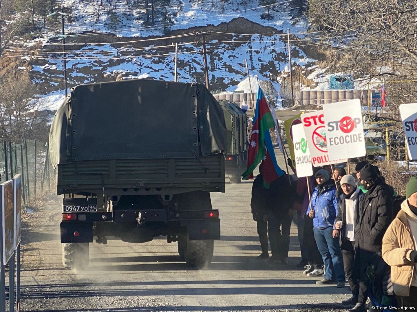 Rusiya sülhməramlılarına aid daha iki avtomobil Laçın yolundan keçib (FOTO)