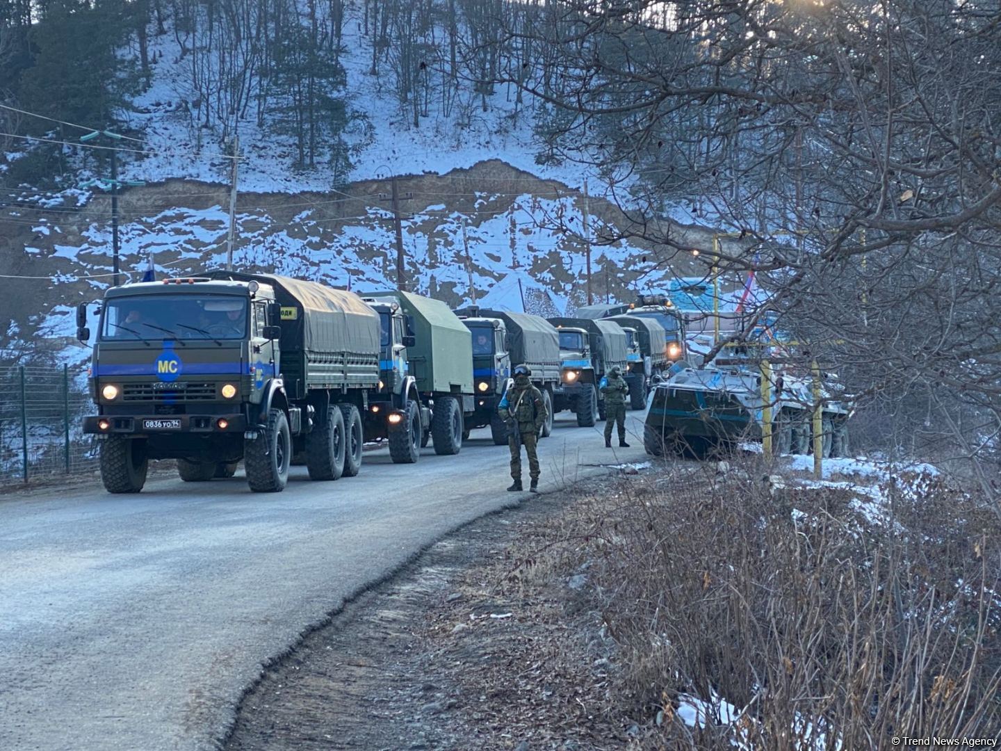 Rusiya sülhməramlılarına aid daha 9 avtomobil Laçın yolundan keçib (FOTO)