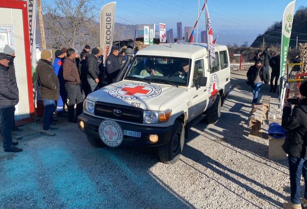 BQXK-ya məxsus yeddi avtomobil Laçın yolundan keçib (FOTO)