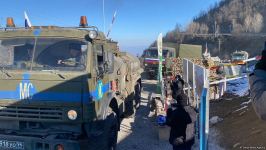 Rusiya sülhməramlılarına aid daha 13 avtomobil Laçın yolundan keçib (FOTO)